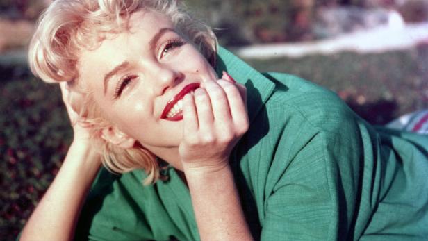 Unraveling The Mysterious Death of Marilyn Monroe
